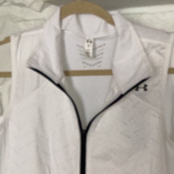 NWT Under Armour White and Black Vest Cold Gear Reactor front zipper & pockets - Picture 3 of 16